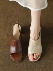 รองเท้าแตะส้นสูงสไตล์โรมันหนังแท้สำหรับผู้หญิง ฤดูร้อน 2023 รองเท้าแตะปากปลาสไตล์ฝรั่งเศส รองเท้าแตะส้นหนา รองเท้าแตะส้นสูงสำหรับใส่ไปงานปาร์ตี้