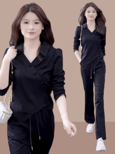 ชุดกีฬาสองชิ้นแฟชั่นสำหรับผู้หญิง ชุดกีฬาลำลองไม่สมมาตร กระชับสัดส่วน กางเกงขากว้าง ฤดูใบไม้ผลิและฤดูใบไม้ร่วง