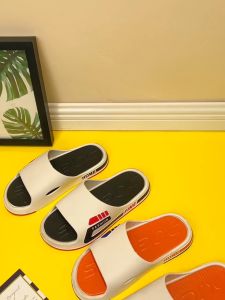 2024 Summer Mens Fashion Trend Durable Odor proof Anti slip Soft Sole Casual and Versatile Slippers