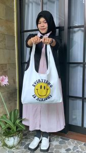 Totebag Kanvas Custom: Tas Tote Bag Laptop & Tas Kuliah yang Trendi