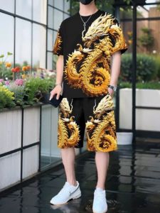 เสื้อยืดแขนสั้นลายมังกรทองสุดเทรนด์ กางเกงขาสั้นลำลองสำหรับผู้ชาย สวมใส่สบาย ทรงหลวม ผลิตจากผ้าโพลีเอสเตอร์และยูเรเทน