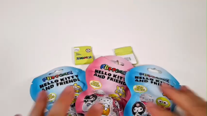 Kẹo Đồ Chơi Lật Đật Hello Kitty Flipperz