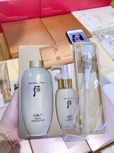 Set Sữa rửa mặt tái sinh đông y The History Of Whoo Cheongidan Radiant Cleansing Foam Special Set (tuýp full 200ml+ kèm tuýp nhỏ 50ml)