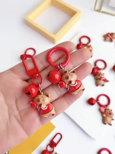 Leisure Store พวงกุญแจ จี้ห้อยกระเป๋า capybara กุญแจสายรัดคาปิบารา มีกระดิ่ง! สุดน่ารัก ตุ๊กตาแขวนกระเป๋า ของขวัญน่าเซอร์ไพรส์ ให้นักเรียนและเพื่อนซี้