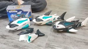 Childrens electric universal wheel mechanical Shark game/High simulation alloy light shark model toy with music and lights/Family automatic shark raising electric toy