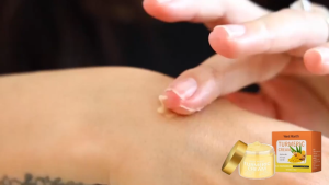 West Month Turmeric Moisturizing Cream Fade Dark Spots Remove Pigmentation Smooth Fine Lines Lightening Lifting Facial Cream Brightening Lines Rejuvenation Face Moisturizing Nourishing Care Facial Skin Cream