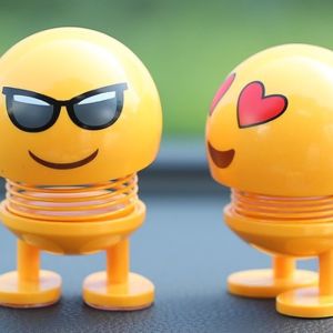 Car Toy Emoticon Doll Funny Shaking Multi-Funny Shaking Head Doll Small Ornaments Lovely Car Accessories Interior Doll Creative Coche Decoration Kawaii Accessories