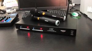 Wireless Microphone UHF mic for karaoke Sound audition within 100m mike For stage performance