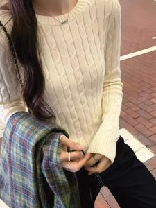 Womens Slim Fit Knitted Sweater Autumn Winter round Neck Twist Design High End Feeling Korean Style Long Sleeve Thickened Outerwear