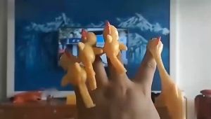 10Pcs Finger Catapult Turkey Fun Tricky Chick Practice Elastic Flying Sticky Toy