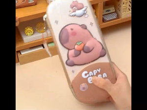 กล่องดินสอ 3D ปั้มนูน สำหรับเก็บเครื่องเขียน ลายคาปิบาร่า