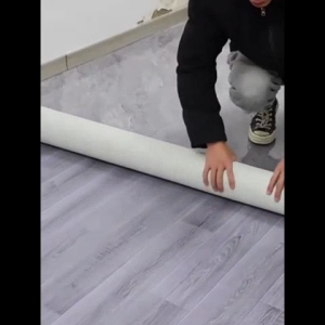 H3C【ส่งจากไทย】เสื่อน้ำมัน PVC ลายไม้กระดูกปลา กันน้ำ ทนทาน หนา 1.5mm ไม่มีฟอร์มาลดีไฮด์ ไม่มีกลิ่น ปูได้เอง ไม่ต้องใช้กาว แถมเทปติดพื้น รับประกันคุณภาพ