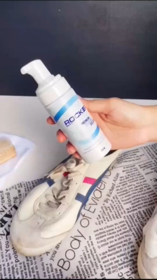 บริการ BUY1 GET3 น้ำยาทำความสะอาดรองเท้า น้ำยาซักรองเท้า ROCKER Premium สูตรใหม่ ฟรี แปรงขนนิ่ม + ผ้าไมโครไฟเบอร์ โฟมทำความสะอาดรอง