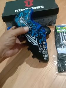 KIDZTUBS Sepatu Bola Anak Paket Komplit Sepatu Bola Tas Skin Deker Kaos Kaki Usia 6-10 Tahun Size 28 29 30 31 32 33 34 35 36 37 KDZ1714011425