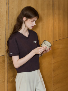 KUHNMARVIN | Áo Thun Ngắn Tay V-Neck In Chữ Phong Cách Nữ Trẻ Gọn Gàng