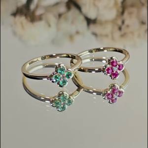 Gemondo เครื่องชوน 9K ประดับมรกต (Emerald) และเพชร (Diamond) ทรงดอกไม้ล้อมสไตล์ คลาสสิก