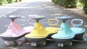 Xe lắc trẻ em cỡ đại có nhạc