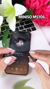 MINISO MS106 หูฟังแปลภาษา ชุดหูฟังบลูทูธไร้สาย แบบอินเอียร์ บลูทูธ 6.0 พร้อมเวลาแฝงต่ำ อายุการใช้งานแบตเตอรี่ยาวนาน คุณภาพสูง เหมาะสำหรับเล่นกีฬาและเล่นเกม เข้ากันได้กับอุปกรณ์ Android และ IOS(แถมจุกซิลิโคนหูฟังสำรอง)