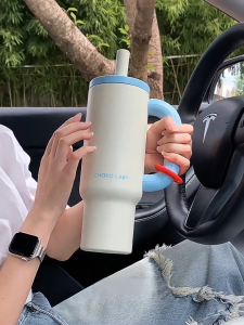 CHaKOLAB แก้วน้ำฉนวน จัมโบ้ขนาดใหญ่ 1500ml เก็บความเย็นได้ 24 ชม. มาพร้อมหลอดดูด ภายในบุเซรามิก กันรั่ว 100% ดีไซน์สวย ทนทาน สำหรับใส่ในรถ และ พกพาไปนอกบ้าน - รับประกัน 1 ปี ส่งฟรี