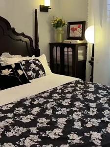 RUFEI | Marry Bed Nanyang Retro Style Solid Wood