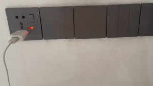 Stop Kontak Modern Universal Stop Kontak Mewah Warna Abu Tahan Lama Serbaguna Steker Estetik