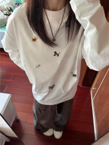 เสื้อยืดคอกลมแขนยาวผ้าฝ้ายแท้พิมพ์ลายการ์ตูนสไตล์อเมริกันสำหรับผู้หญิง ฤดูใบไม้ร่วง คู่รัก ทรงหลวม ชั้นใน ชั้นนอก เสื้อผ้า