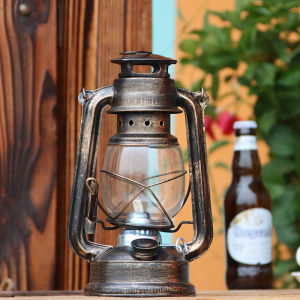 Kerosene Oil Lantern Vintage Hurricane Lantern Antique Metal Hanging Lantern Retro Oil Lamp Handmade Kerosene Lamp Decorative Housewarming Gifts Outdoor Camping Emergency Hanging Light/Lamp