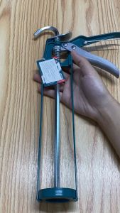 Súng bắn keo silicon Total THT21309 có 2 piston giúp nén khí cò súng bấm nhẹ Súng silicon Total - Thinksafe