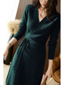 High-End Affordable Luxury Socialite Lightly Mature V Neck Knitting Dress Womens Retro Slim Fit Tied Mid-Length Sweater A- line Skirt