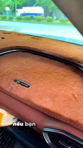 Thảm taplo xe Toyota Innova Cross 2023 - 2025 da carbon nhung lông cừu có đế chống trượt 3 lớp dày dặn bảo hành 12 tháng