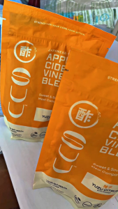 Hỗn hợp nước giấm táo hữu cơ APPLE CIDER VINEGAR BLENDS YUZU CITRUS WITH GINGER 6 satchets trẻ hóa cơ thể của Mỹ