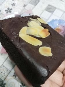 บราวนี่หนึบ หนึบๆ หอม หนึบ ทำใหม่ ชิ้นละ19บาท  อร่อยถูกใจ ใช่เลย