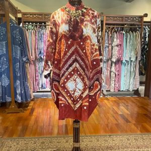 Tunik Viscos Payet by Dian Pelangi LIMITED EDITION Baju Blouse Atasan Kemeja Blus Casual Formal Kerja Kantor Pesta Pernikahan Kondangan Wanita Hijaber Cantik Anggun Modis Modern Elegan Mewah Model Korea Terbaru Motif Jumputan Sasirangan Hand Made Kekinian