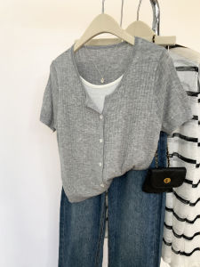 เสื้อยืดแขนสั้นผ้าไหมน้ำแข็งถักแบบหลวมๆ สีเทาสไตล์เกาหลีสำหรับผู้หญิงในช่วงฤดูร้อน เสื้อตัวบนแบบเข้ารูป แขนสั้น คอวี