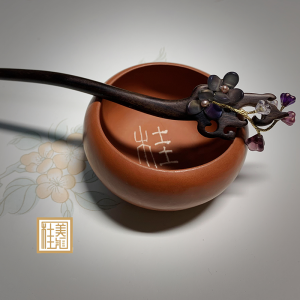 Elegant Black Ebony Hairpin Ancient Chinese Style Rooster Shake High-End Feeling Wooden Pin Rhinestone Daily Fashion for Women