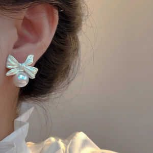 French Butterfly Knot Pearl Earrings Womens Fashion Simple Design Sensation Ear Jewelry Lightweight Luxury New 2025