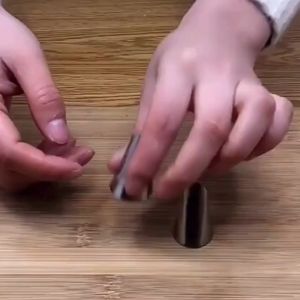 [ READY STOCK ] 1pcs Stainless Steel Finger Protector Finger Guard for Cutting Thumb Protection Peeler Ajustable