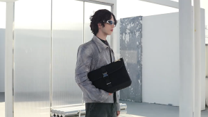 2025New✨ Arctic Hunter กระเป๋าคลัทช์ใบใหญ่ กระเป๋าถือใส่หนังสือ Tablet แบบใหม่ล่าสุดผ้ากันน้ำ รุ่น GWB00820