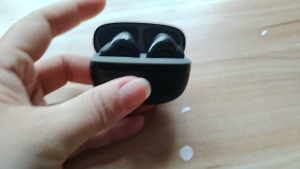 Fon Telinga Bluetooth Pembatal Bunyi Kulit Mewah dengan Panggilan Berdefinisi Tinggi Latensi Rendah Dan Penyumbat Telinga Silikon Lembut