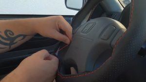 ☄จัดส่งทันที☄ปลอกหุ้มพวงมาลัยรถยนต์ 15นิ้ว ที่หุ้มพวงมาลัยหนัง 38mm PU พร้อมเข็มด้าย ปลอกหนังหุ้มพวงมาลัยรถยนต์