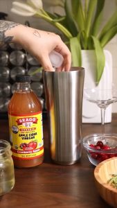 Giấm táo hữu cơ Bragg 946ml - Raw Apple Cider Vinegar - Ăn Kiêng - Giảm cân - Giảm Cholesterol - Ăn thực dưỡng - Organic Stores