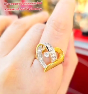 แหวนเพชรแท้ เพชรธรรมชาติ งานดีไซน์หัวใจ เพชรเม็ดกลาง 0.08 กะรัต ด้านข้าง 12/0.60 กะรัต ตัวเรือนทองคำแท้90% มีใบรับประกัน