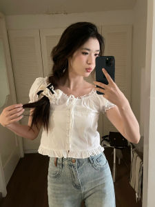 เสื้อเชิ้ตแขนพองสีขาวสไตล์หวานสำหรับผู้หญิงในช่วงฤดูร้อนปี 2025 ดีไซน์เกาหลีใหม่ แขนสั้น สไตล์ฝรั่งเศส เสื้อตัวบน