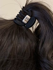 Kẹp Tóc Chữ Cái Màu Đen Mờ Dành Cho Nữ 2025 Phụ Kiện Tóc Nửa Cao Đuôi Ngựa Mới Kẹp Tóc Đuôi Ngựa Sau Gáy