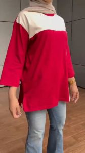 Aldira Kaos Oversize Wanita Hijab Maroon Kombinasi Simple Kekinian
