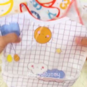 ผ้ากันเปื้อนเด็ก ผ้ารองกันเปิ้อนมีกระเป๋าดักเศษอาหาร น้ําหนักเบา กันน้ําและคราบต่างๆ