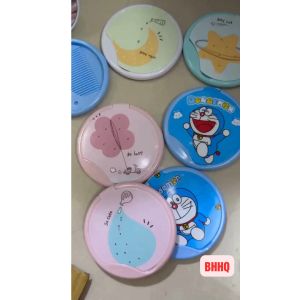 Gương bỏ túi mini có lược dễ thương kiếng trang điểm mini gấp gọn kèm lược gương lược mini xinh xắn họa tiết ngẫu nhiên.
