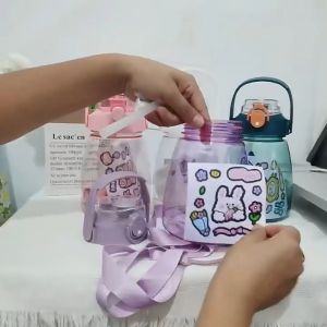 Bình nước học sinh có Sticker và mực nước nhắc giờ 1300ml đảm bảo vệ sinh M75