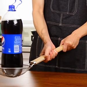 Stainless Steel Food Colander with wood handle/Oil Strainer/Oil Filter/Colander Mesh