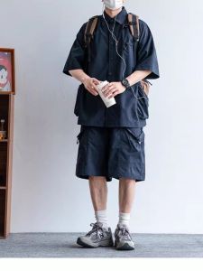 เสื้อเชิ้ตแขนสั้นทรงหลวมสไตล์ญี่ปุ่นสำหรับผู้ชายในช่วงฤดูร้อน เสื้อเชิ้ตทำงานลำลองบางๆ กระเป๋าใหญ่สำหรับใส่เครื่องประดับ